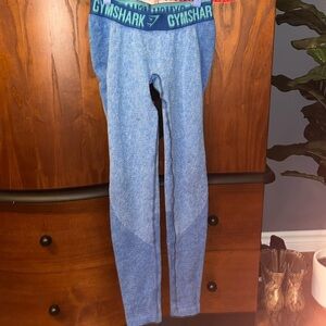 GymShark leggings for workouts, size small. The color is very pretty